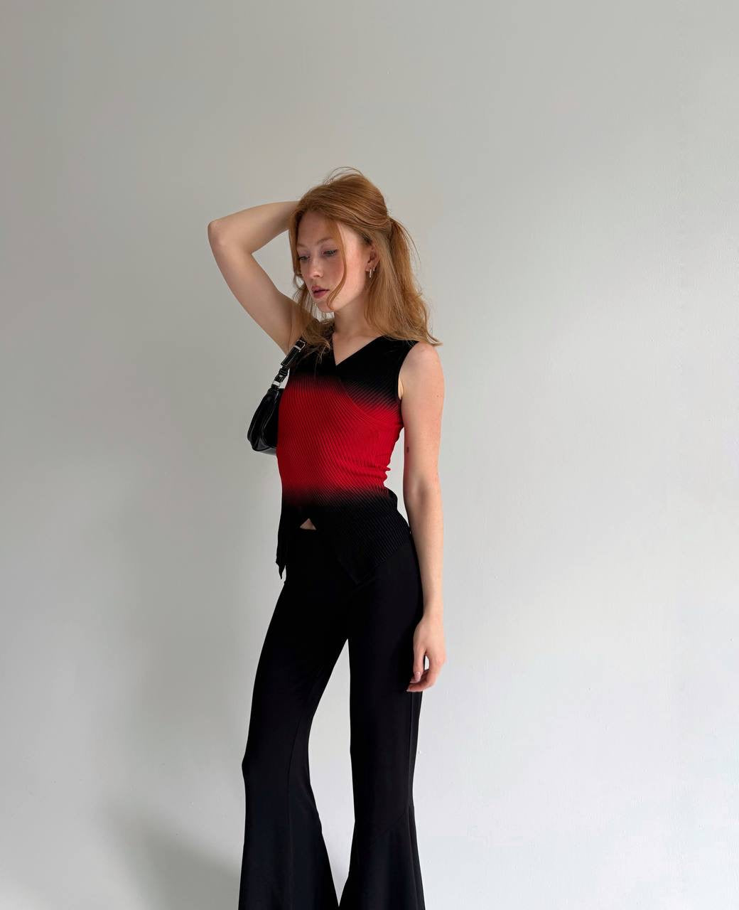 Vintage 68% viscose asymmetrical knitted blouse
