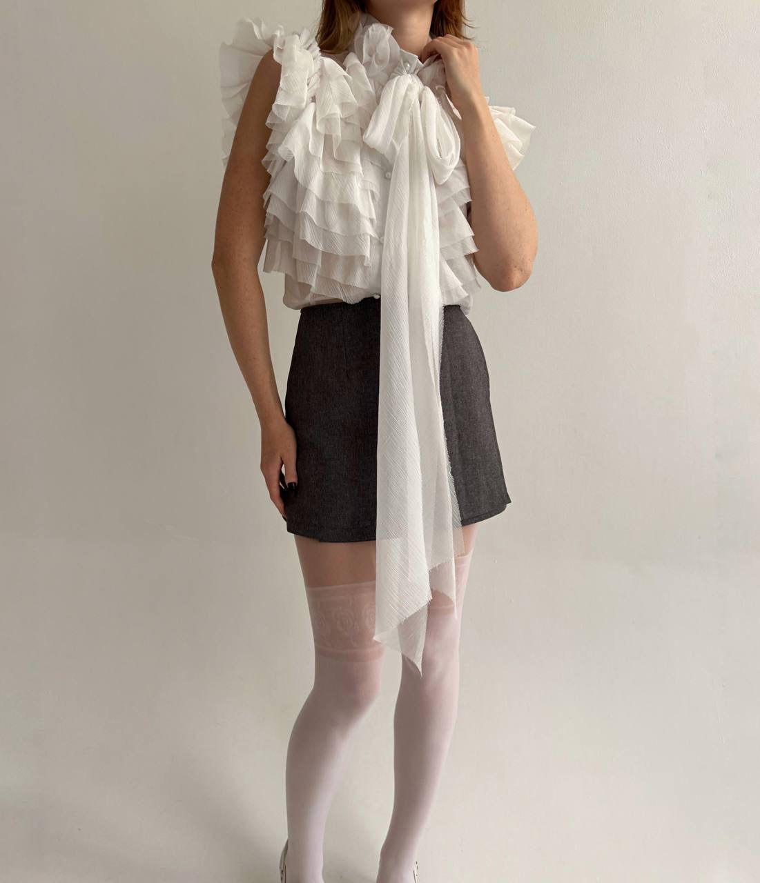Vintagewhite blouse with raw trim ruffles