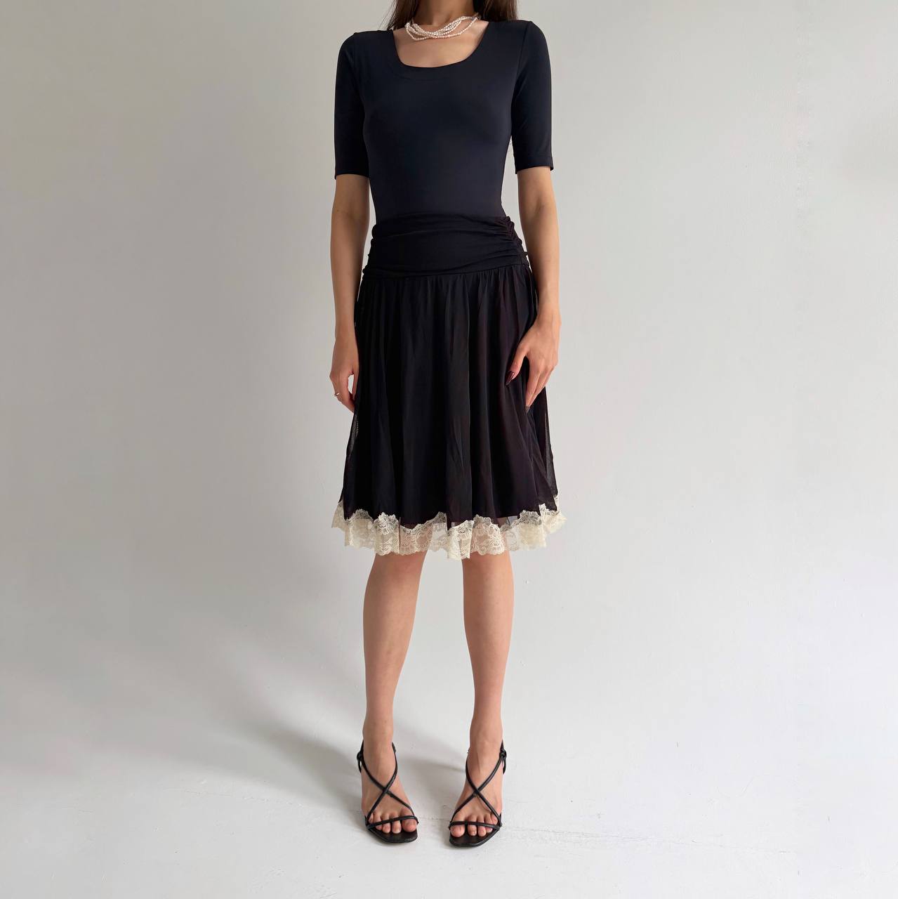 Vintage skirt with lace