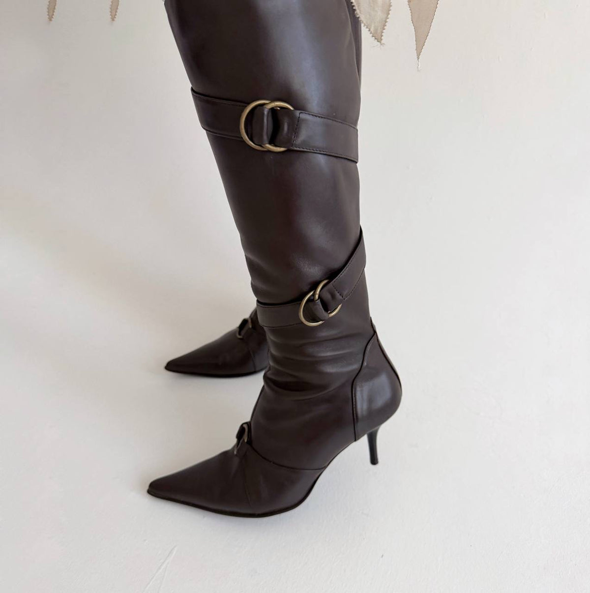 Vintage faux leather brown knee high pointy boots with belts