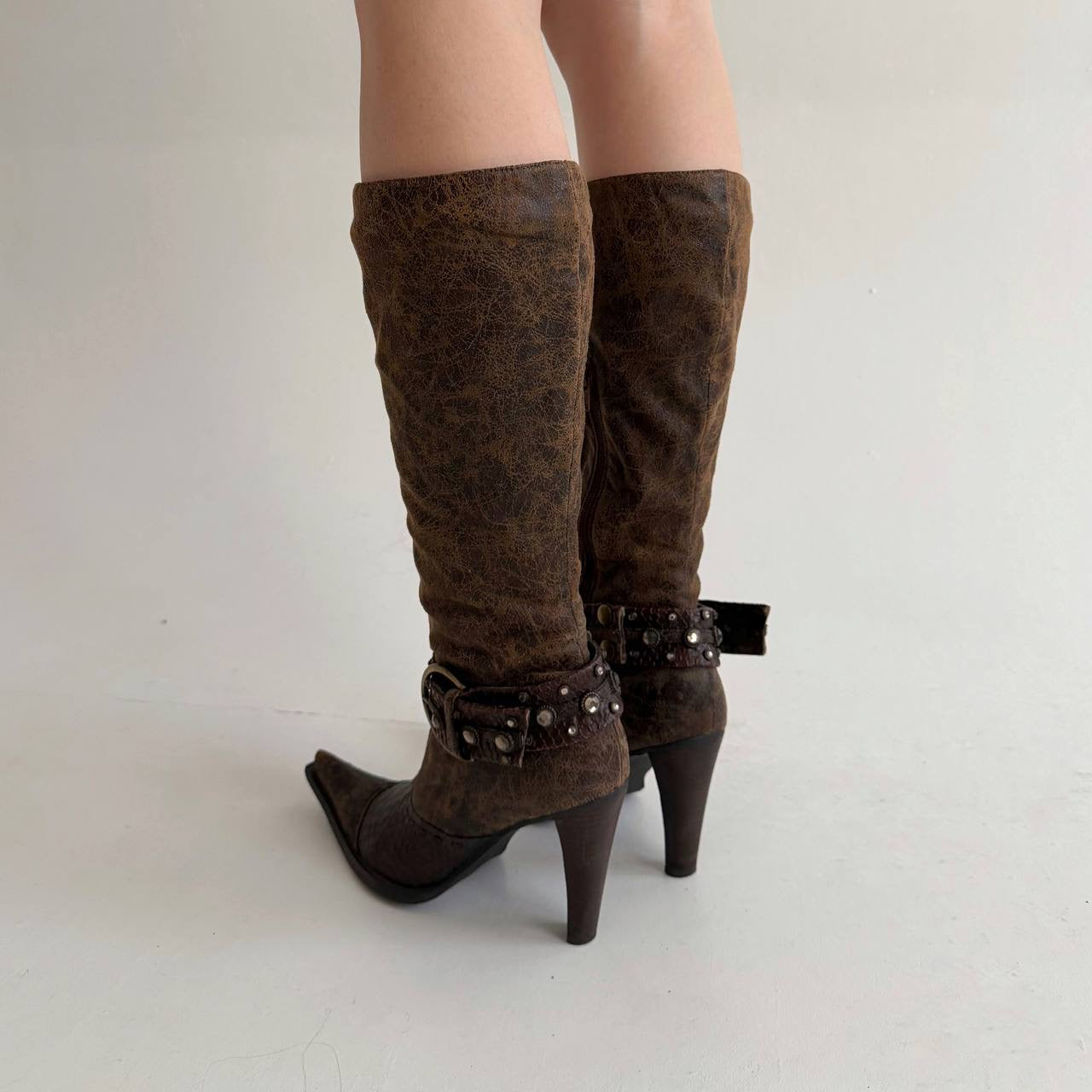 Vintage brown distressed style boots