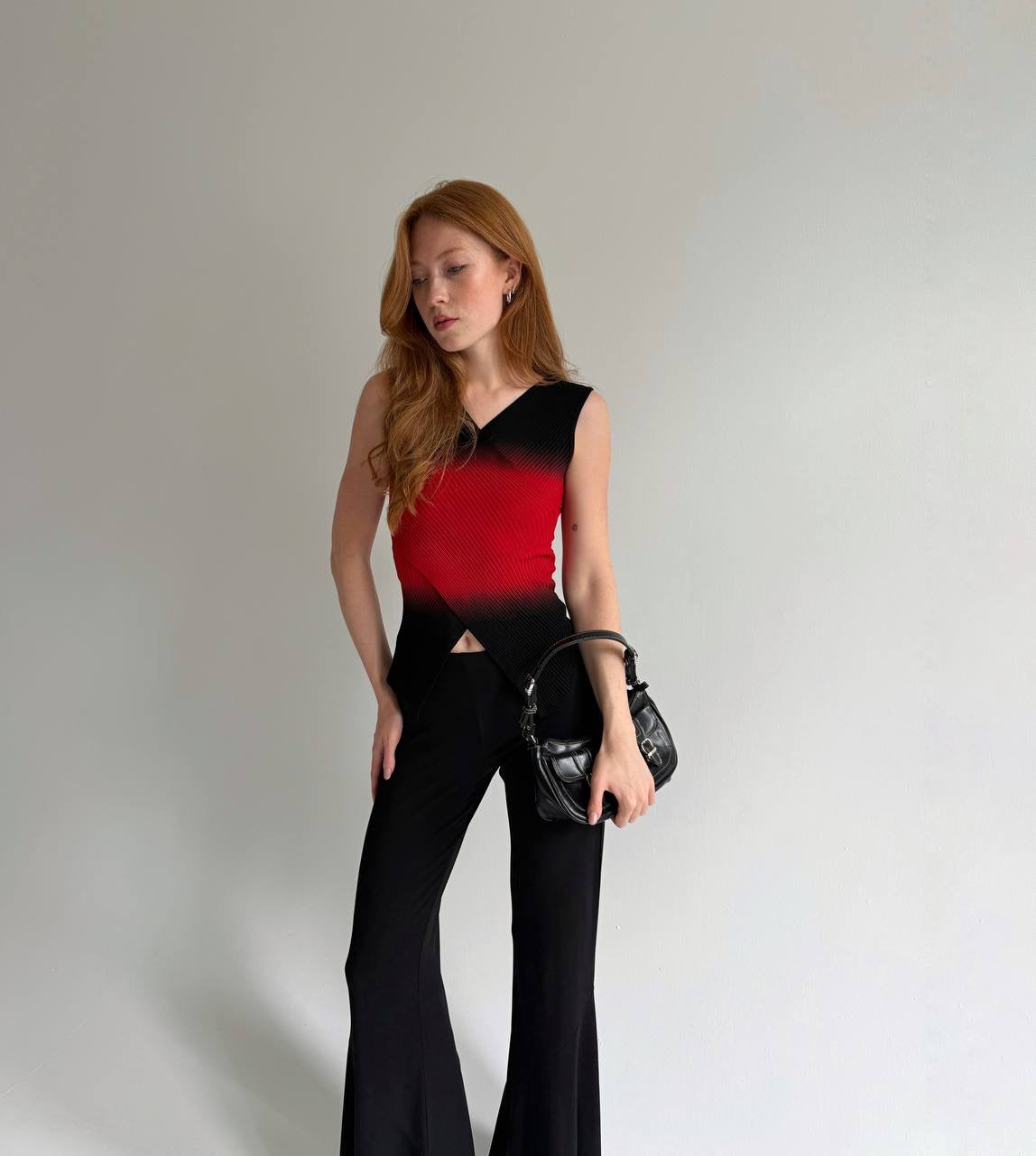 Vintage 68% viscose asymmetrical knitted blouse