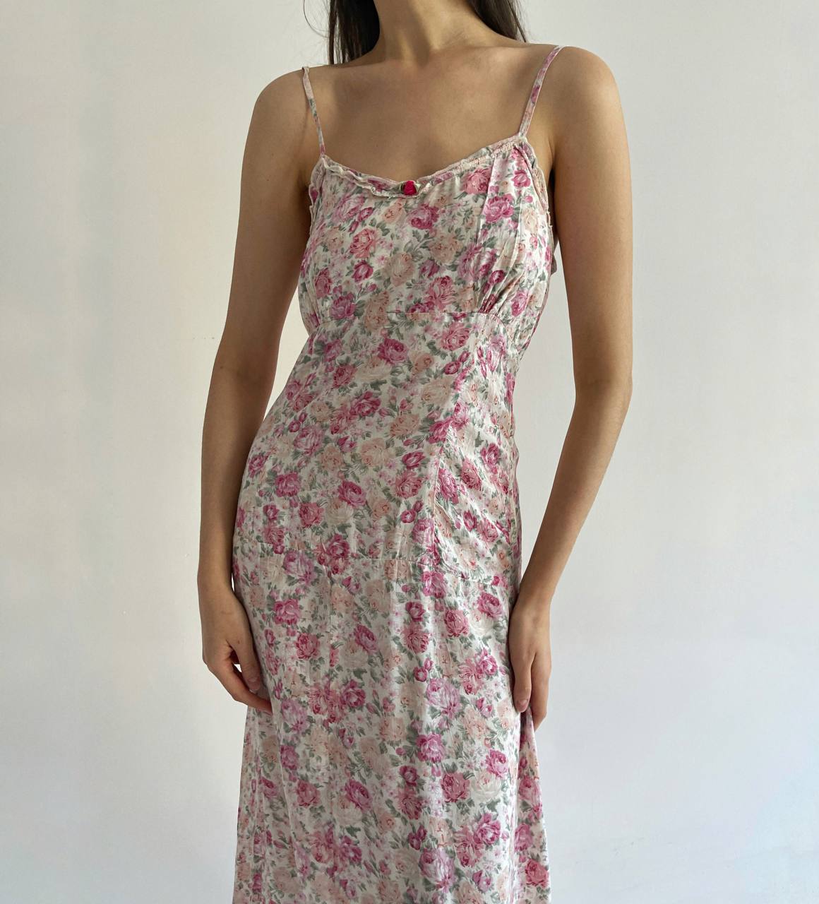 Long maxi dress with pink flower pattern and ruched bottom