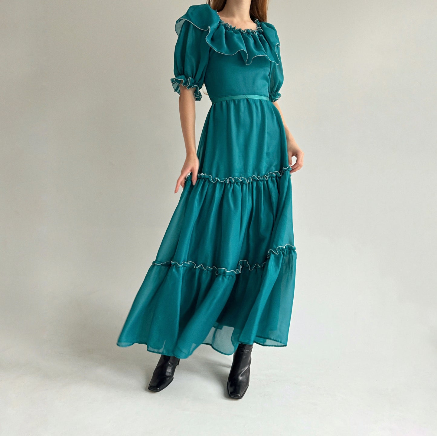 Vintage dress with ruffled and elastic neckline