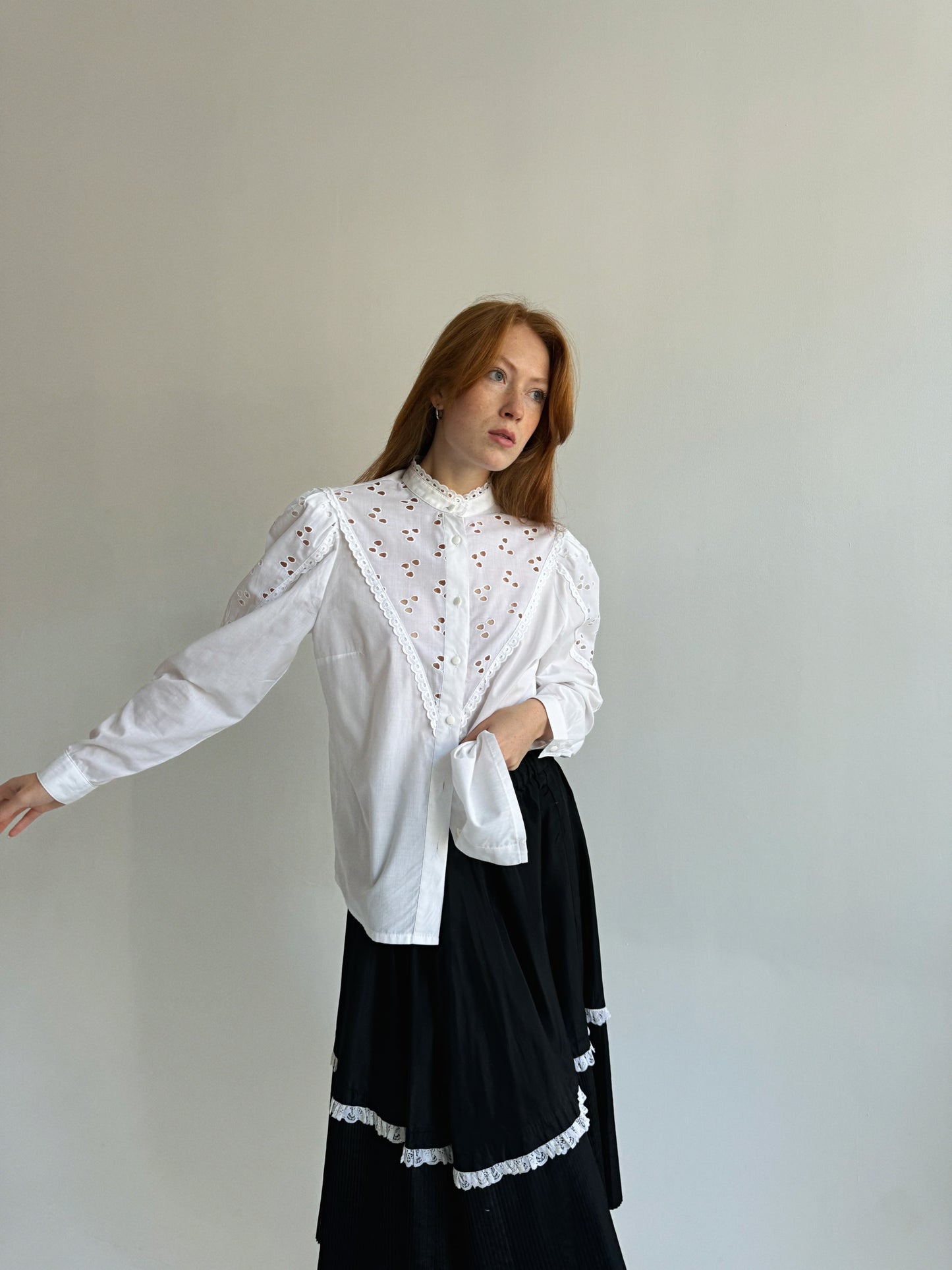 Vintage 100% cotton blouse with eyelet embroidery