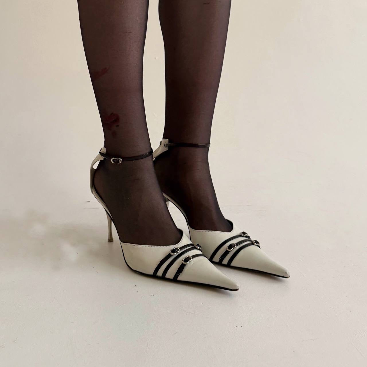Vintage genuine leather white pointy heels