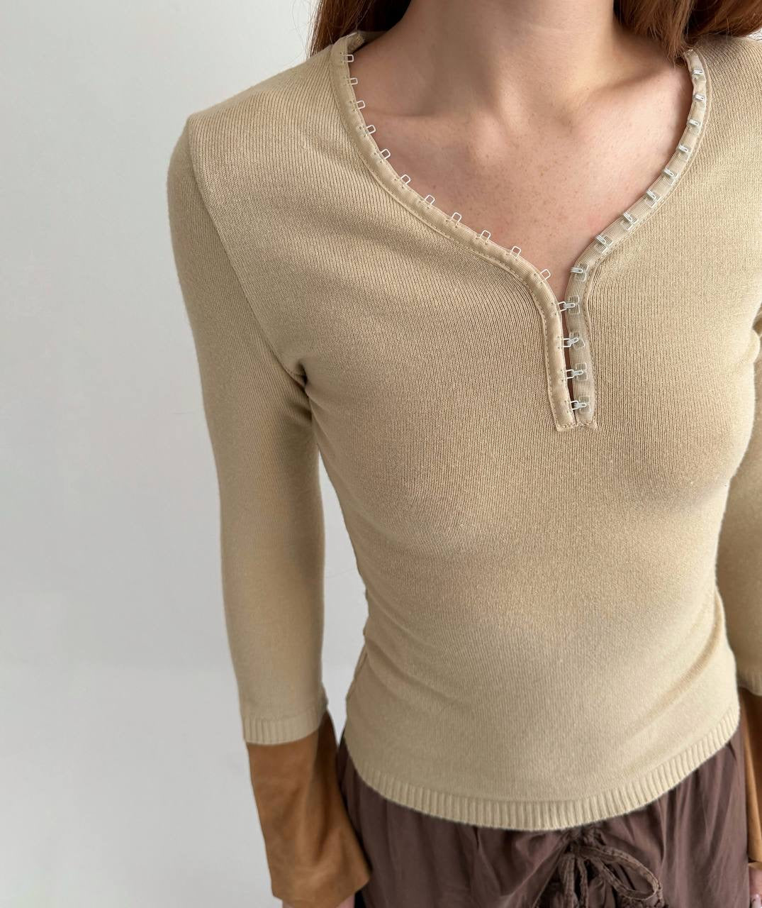 Vintage fitted blouse with genuine leather cuffs