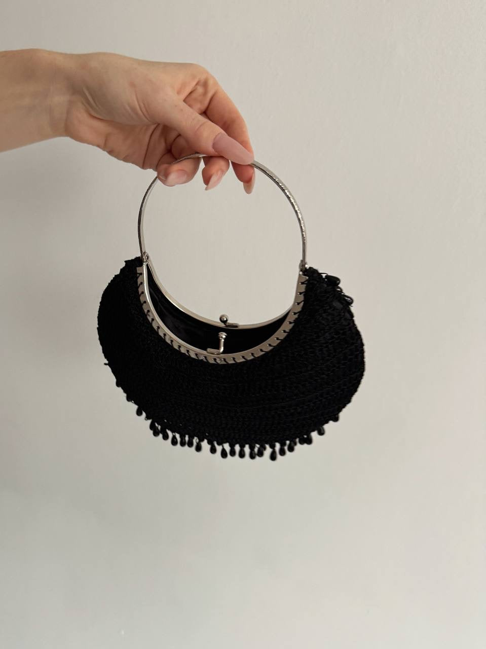 Vintage beaded round hand bag with steel round hand