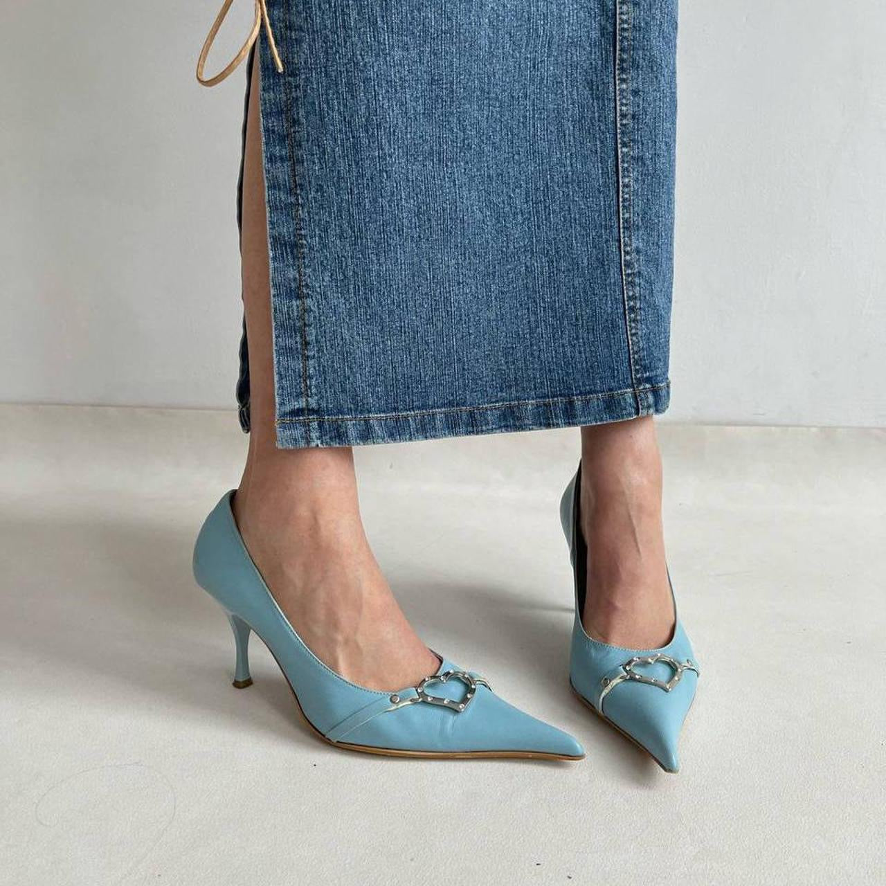 Vintage leather pointy heels in blue with heart shaped buckles