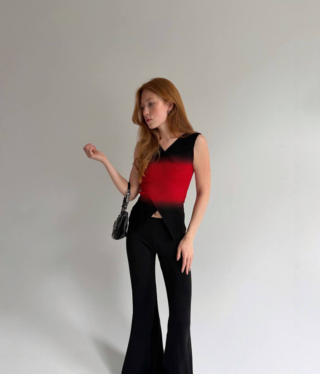 Vintage 68% viscose asymmetrical knitted blouse