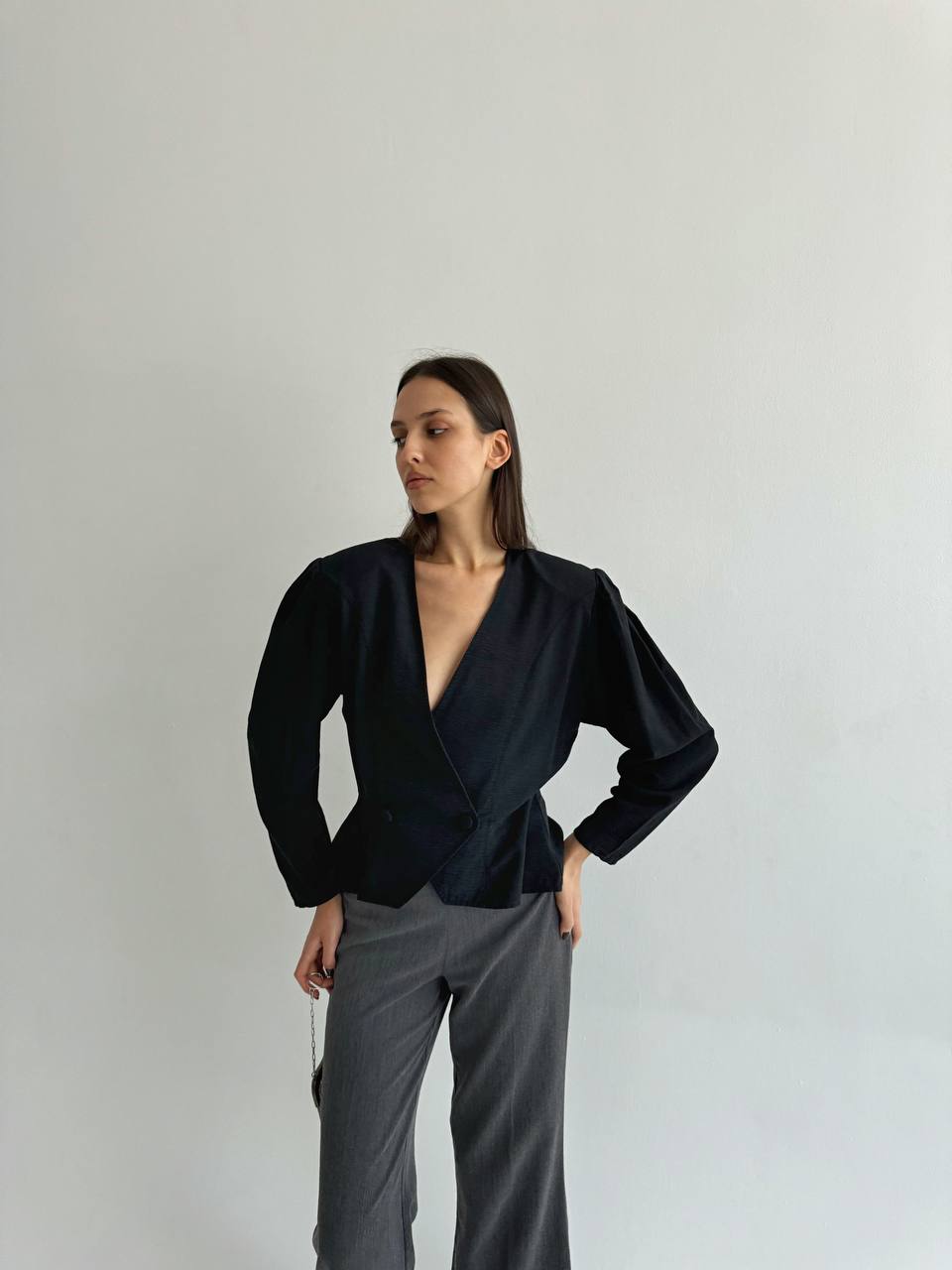 Vintage viscose blazer with shoulder pads and fitted waist