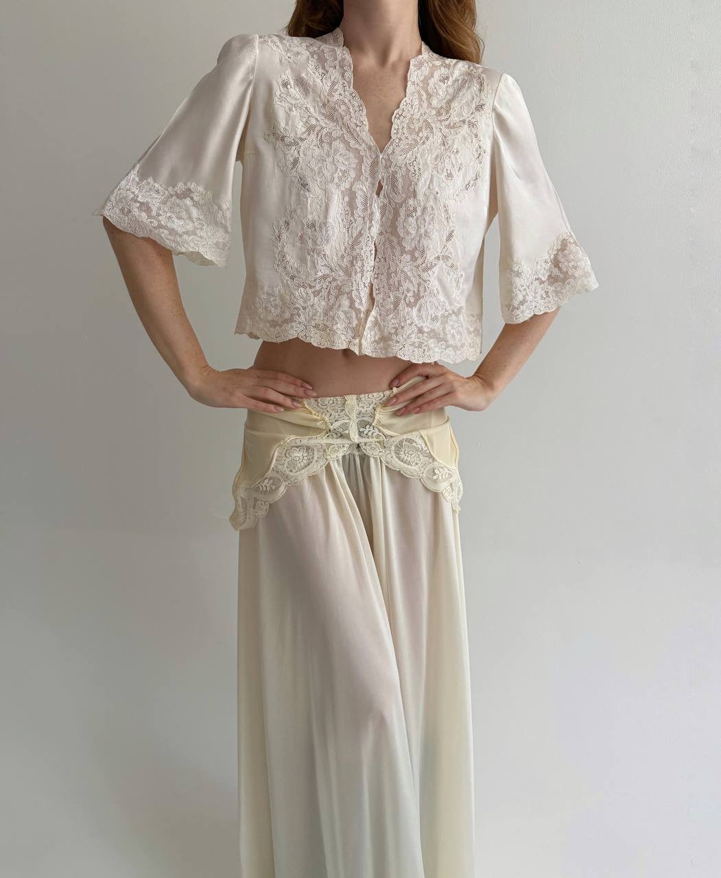 Vintage 1940s 100% pure silk satin cream blouse