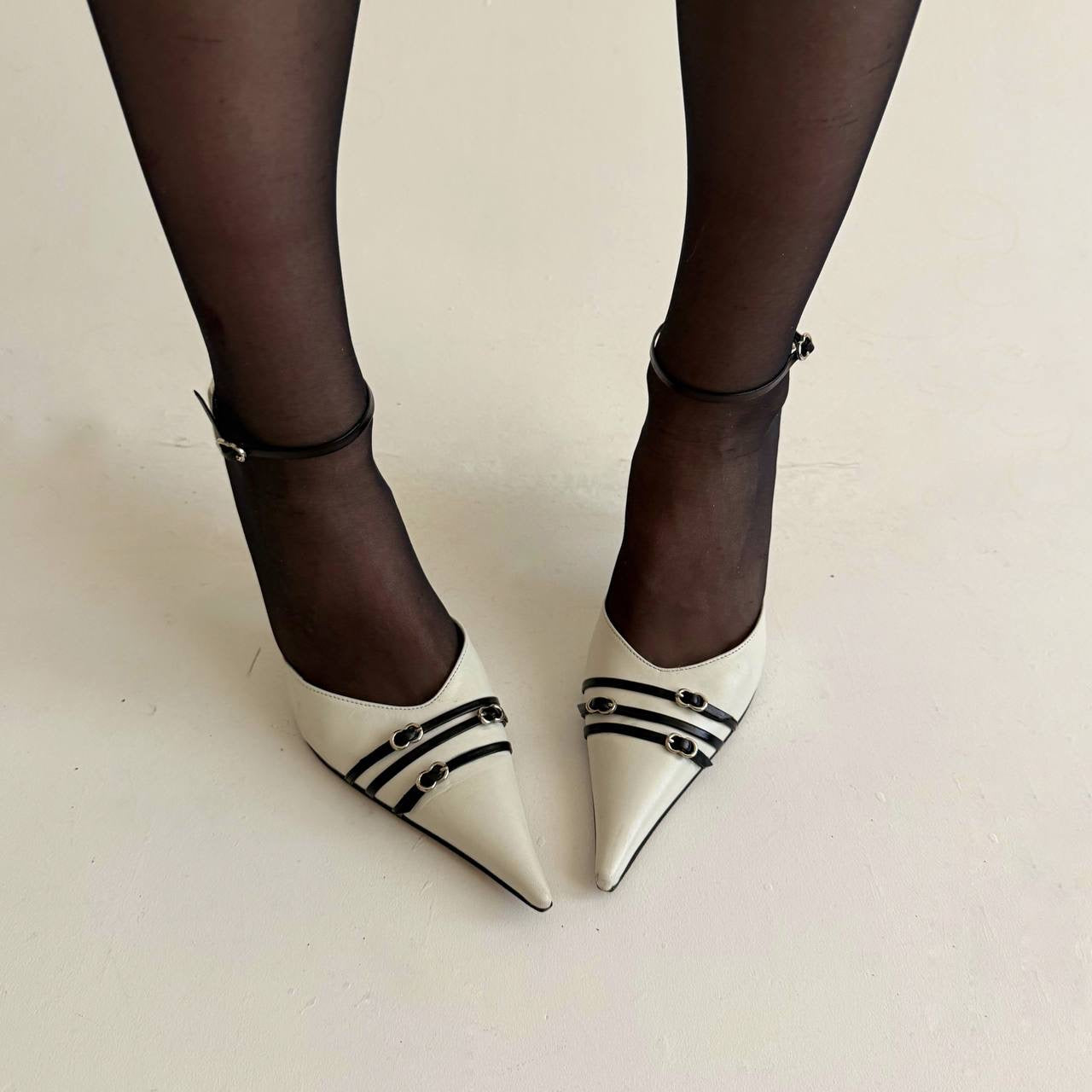 Vintage genuine leather white pointy heels