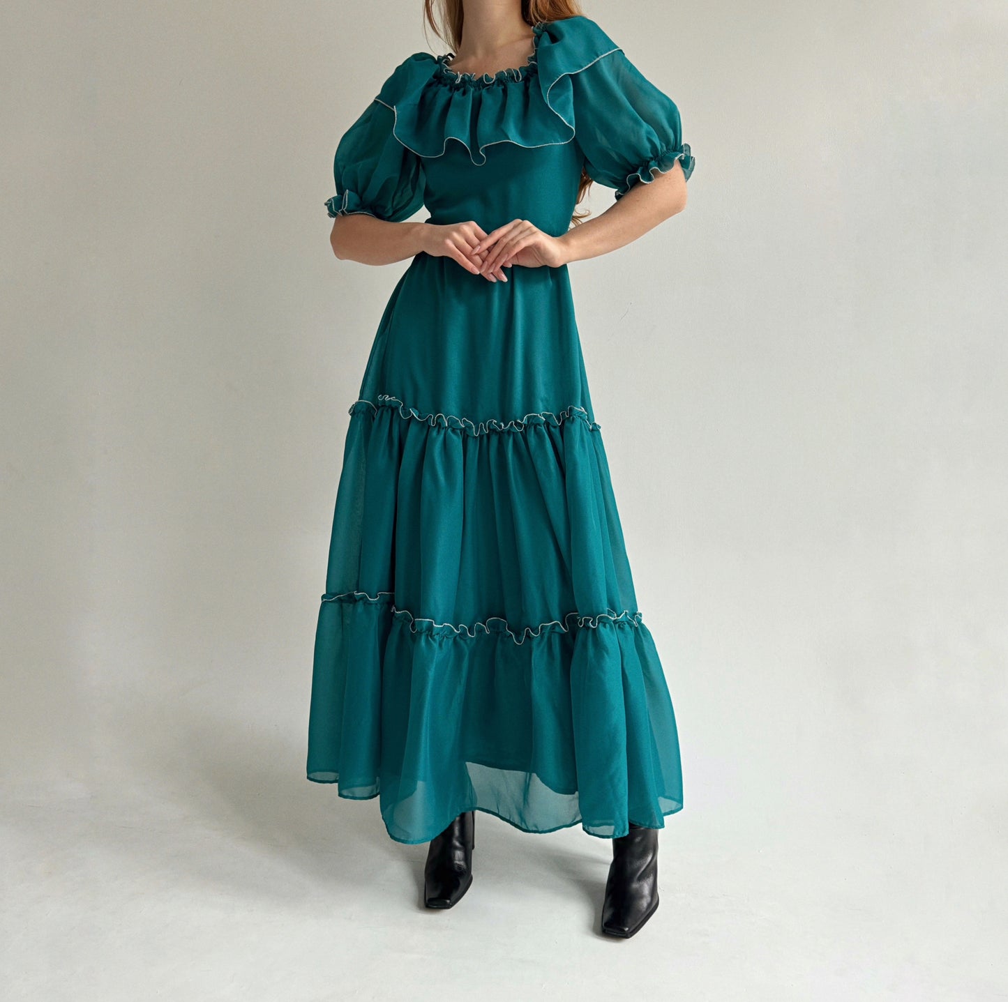 Vintage dress with ruffled and elastic neckline