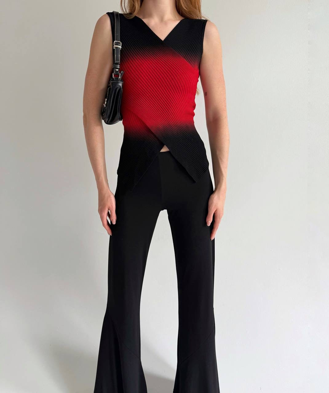 Vintage 68% viscose asymmetrical knitted blouse