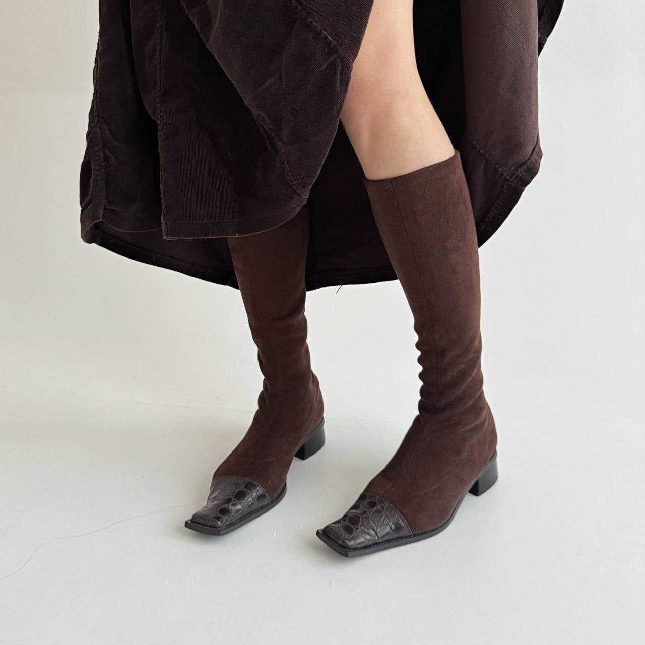 Vintage brown boots with python imitated toes