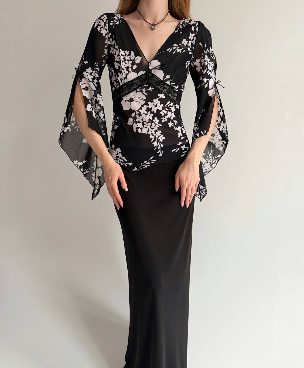 Vintage black & white floral semi blouse