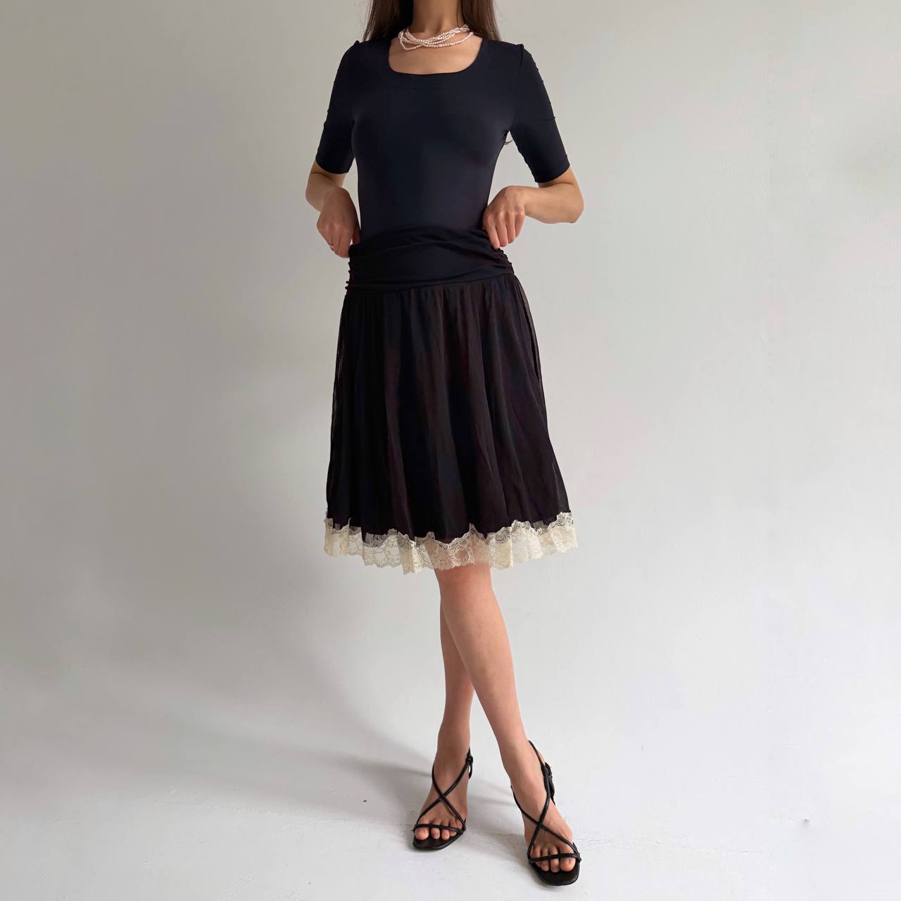 Vintage skirt with lace