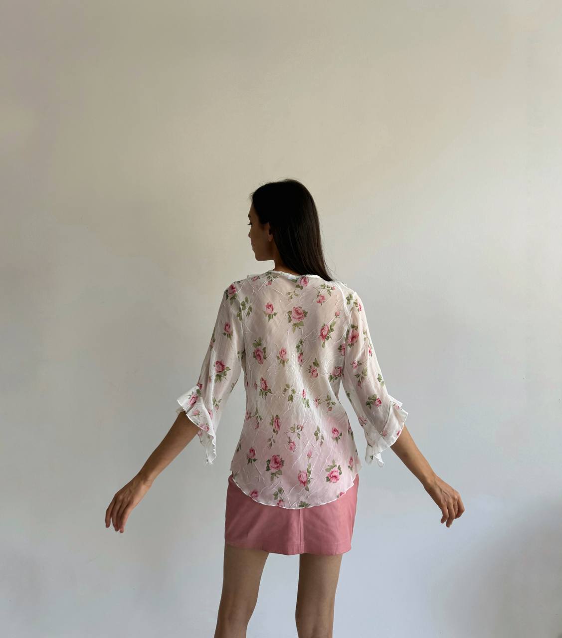 Vintage ruffled blouse with pink roses print