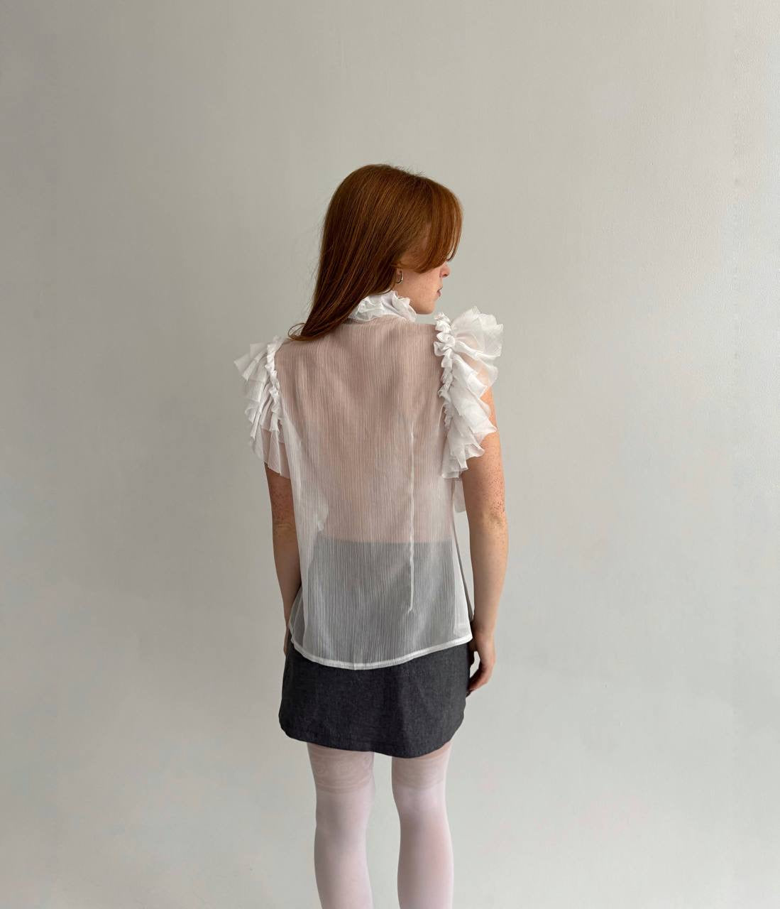 Vintagewhite blouse with raw trim ruffles