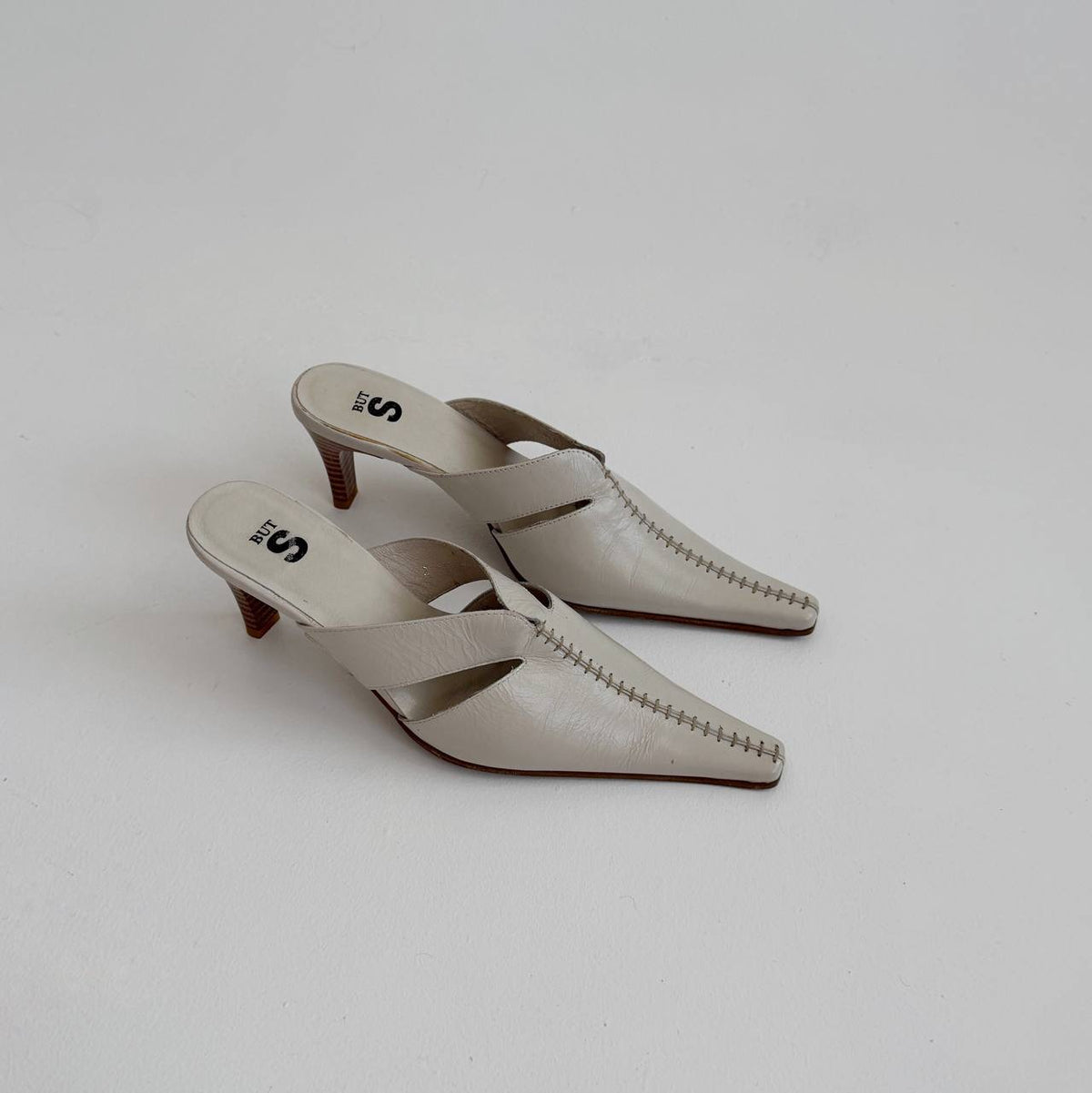 Vintage genuine leather ivory mules