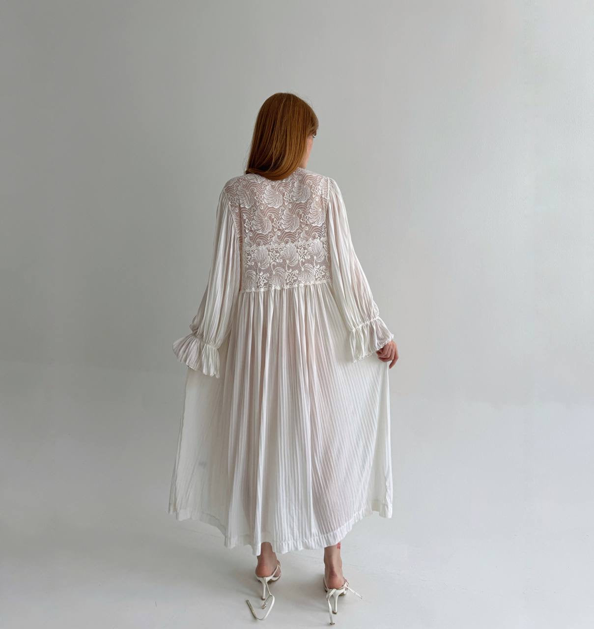 Vintage white night dress with lace