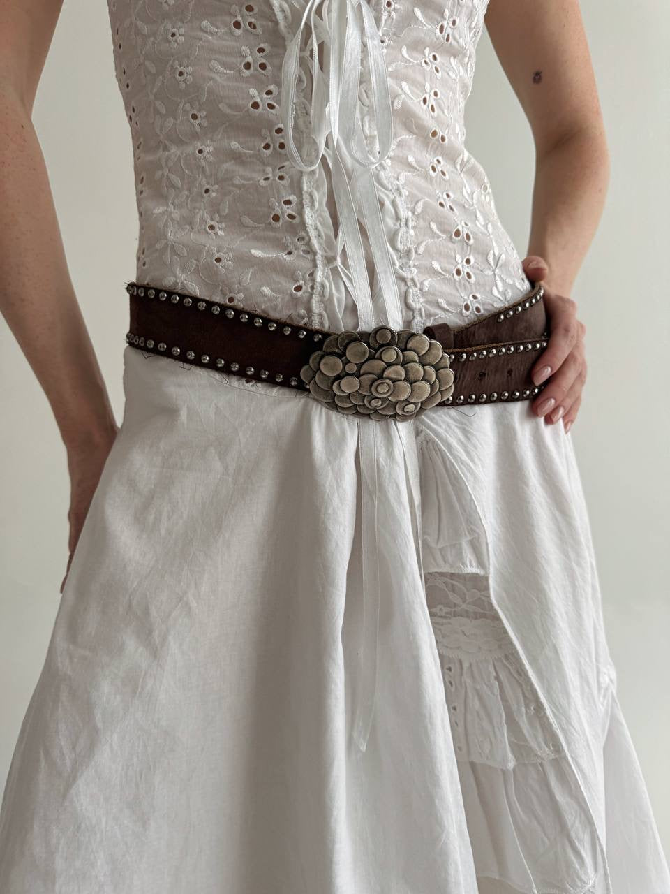 Vintage genuine leather belt with flower buckle