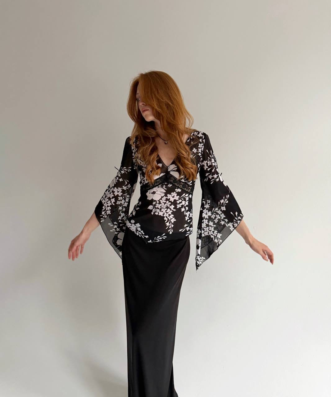 Vintage black & white floral semi blouse