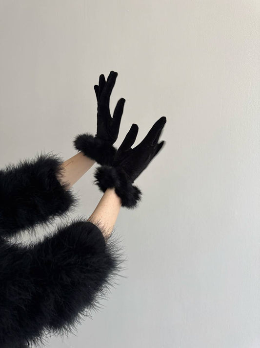 Vintage black velvet gloves with real fur