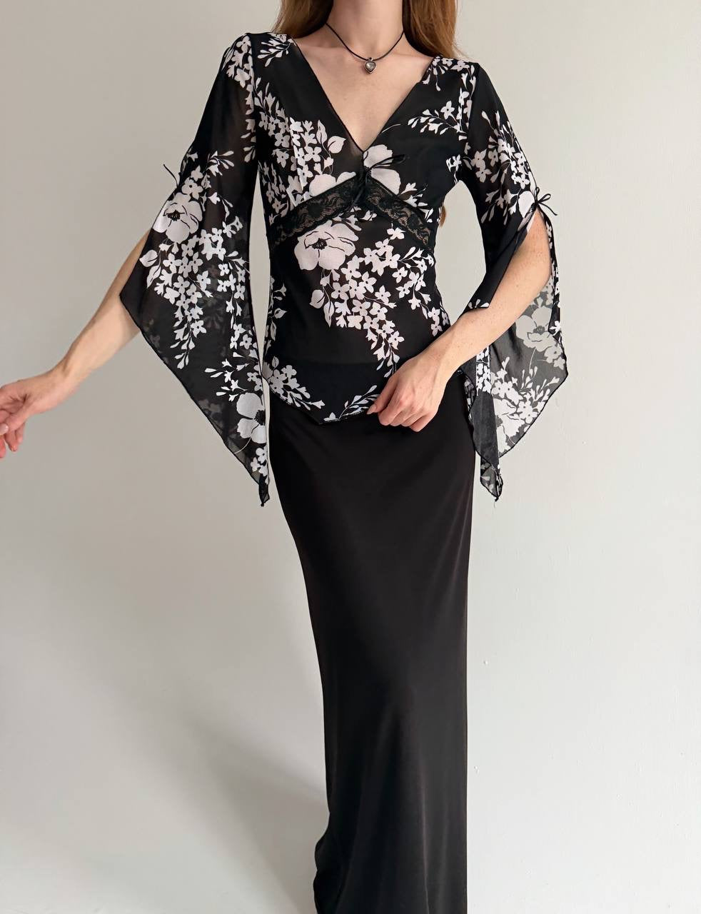 Vintage black & white floral semi blouse