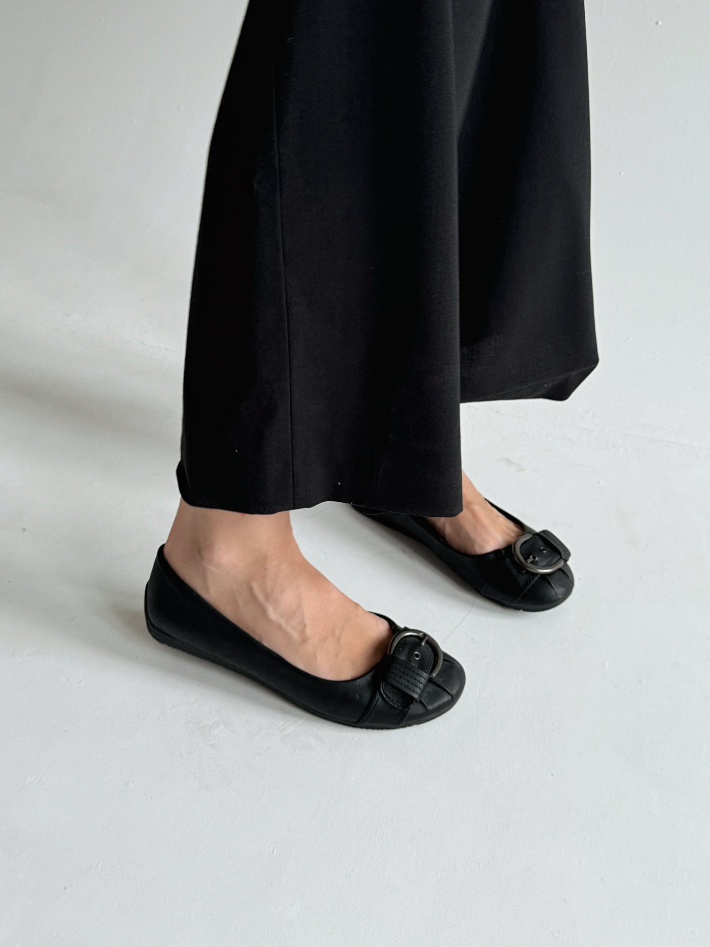 Vintage leather black ballet flats