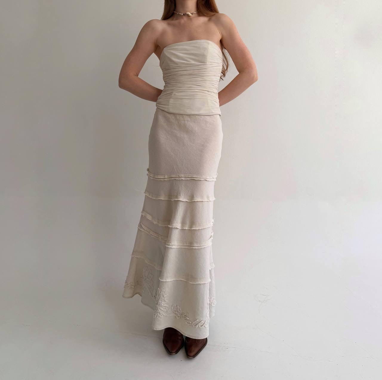 Y2K linen skirt with embroidery detail