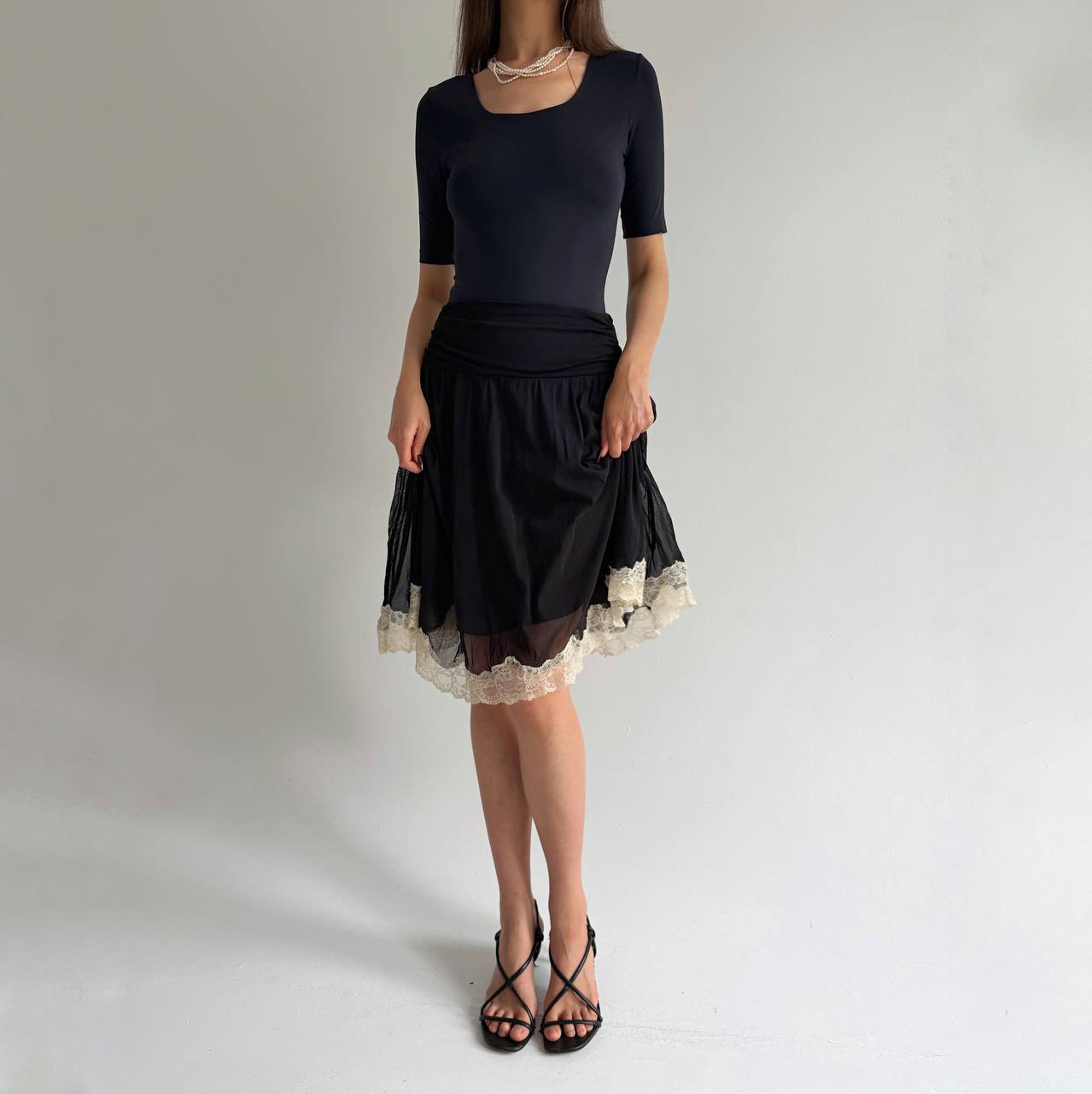 Vintage skirt with lace