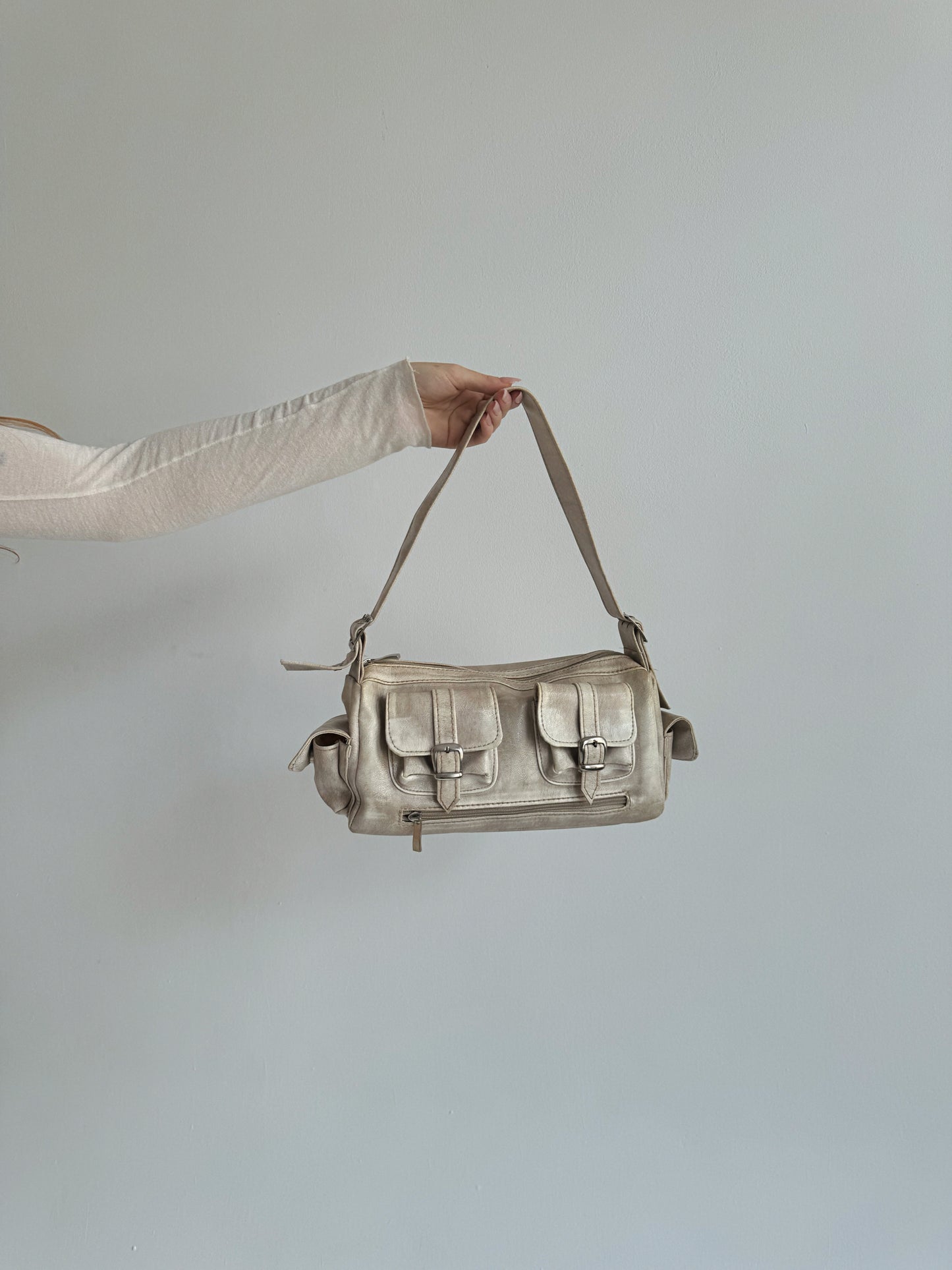 Vintage distressed milky shoulder bag