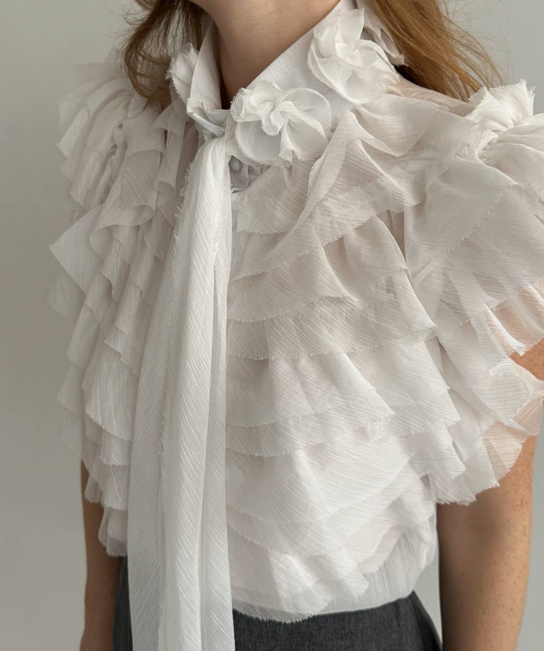Vintagewhite blouse with raw trim ruffles