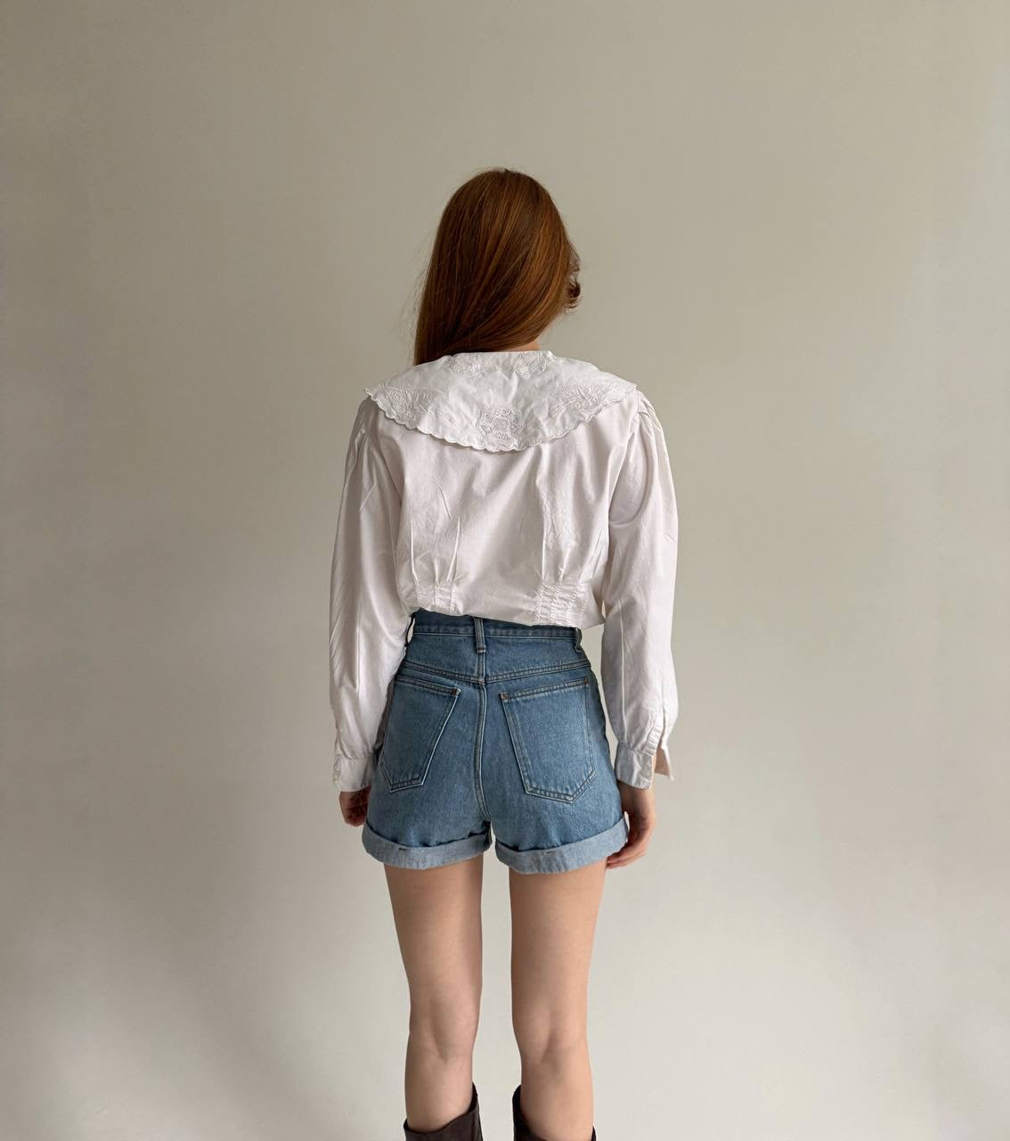 Vintage high waisted shorts with daisies embroidery