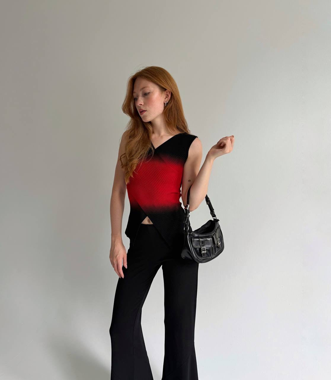 Vintage 68% viscose asymmetrical knitted blouse