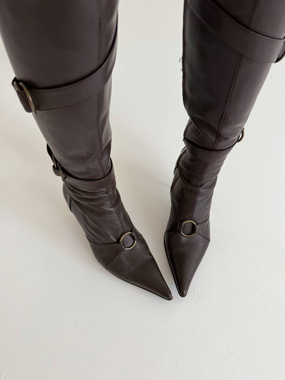 Vintage faux leather brown knee high pointy boots with belts