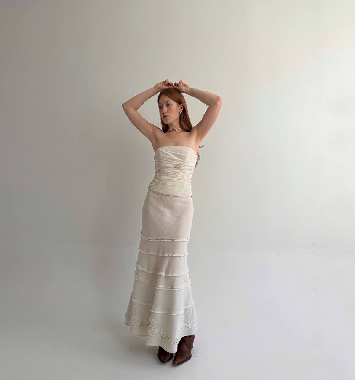 Y2K linen skirt with embroidery detail